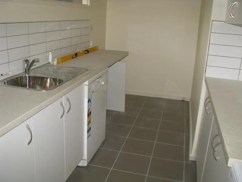 IMMACULATE 2 BEDROOM APARTMENT, CLOSE TO SCHOOLS, CAFES AND AND PARKS.