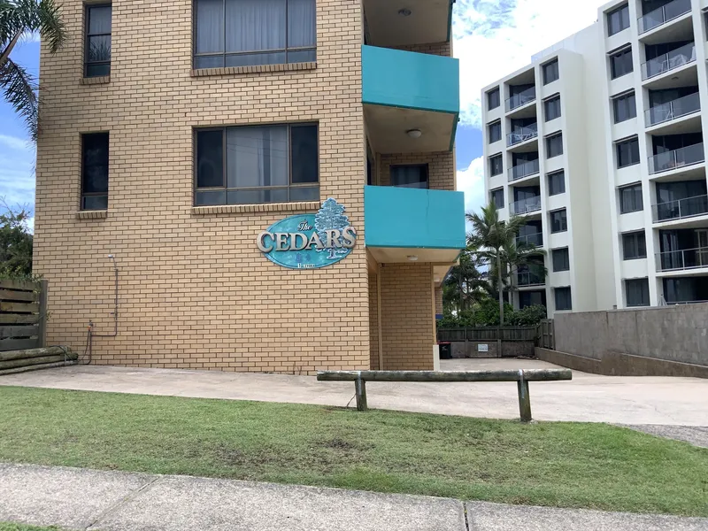 GET THAT COASTAL BREEZE IN THIS 3 BEDROOM APARTMENT IN KINGS BEACH