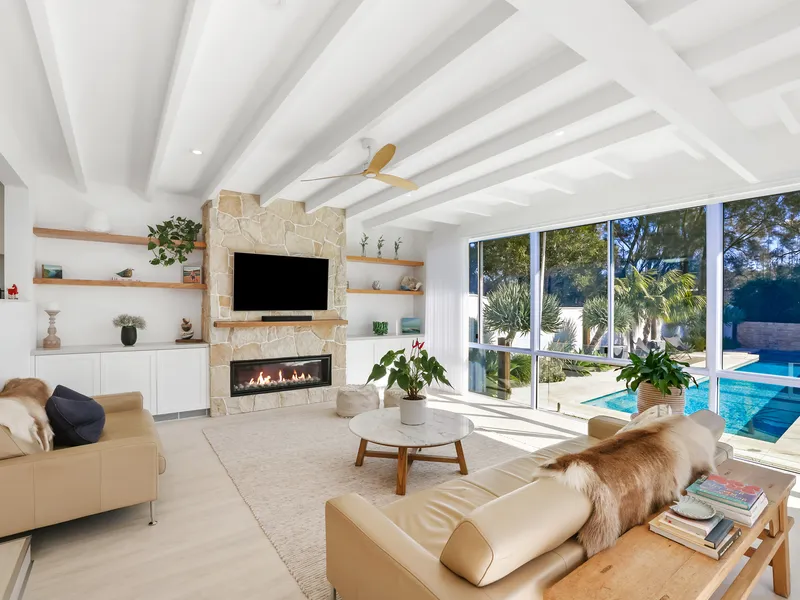 Captivating and Private Oasis 100m from the beach