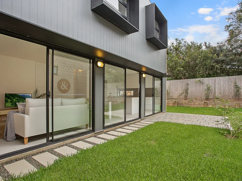 Modern Deluxe Townhouse With Big Backyard and Only 2 Years Old!