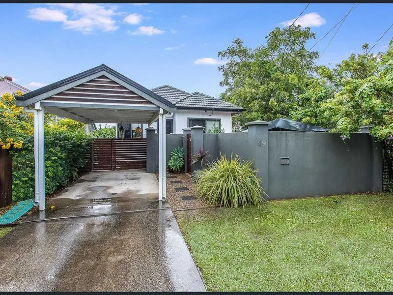 Sweet Home. Great Location!