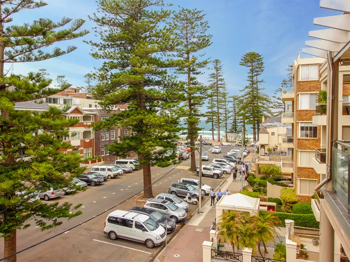 Spacious Dual Level 2 Bedroom plus Office Apartment in Heart of Manly