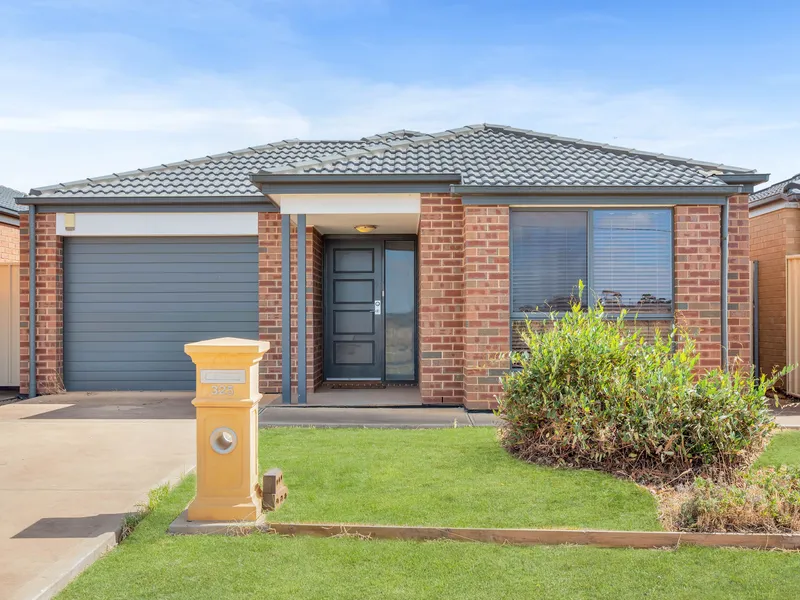 MODERN 2012 3 BEDROOM FAMILY HOME !