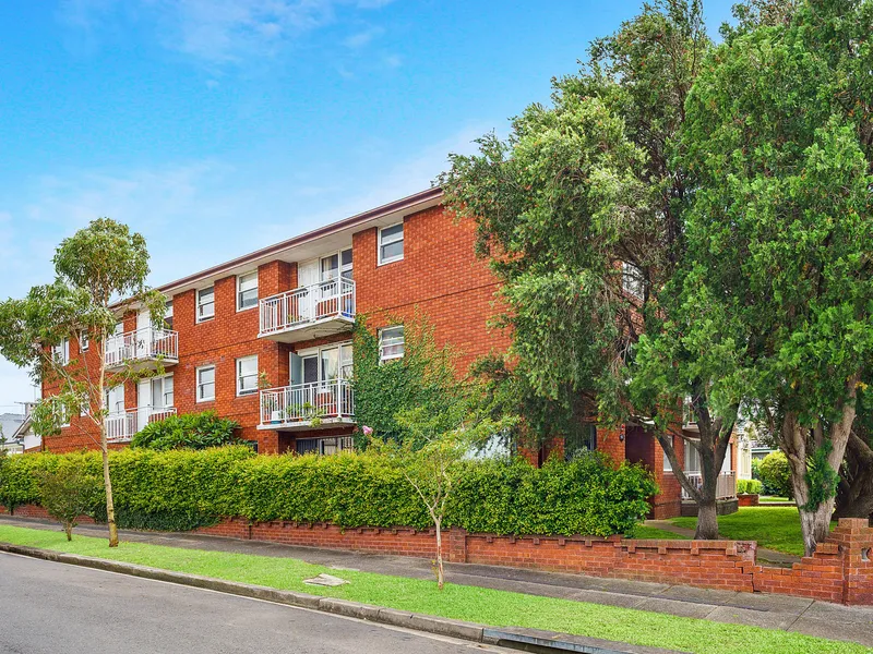 Fresh & Bright Apartment with Balcony & Parking