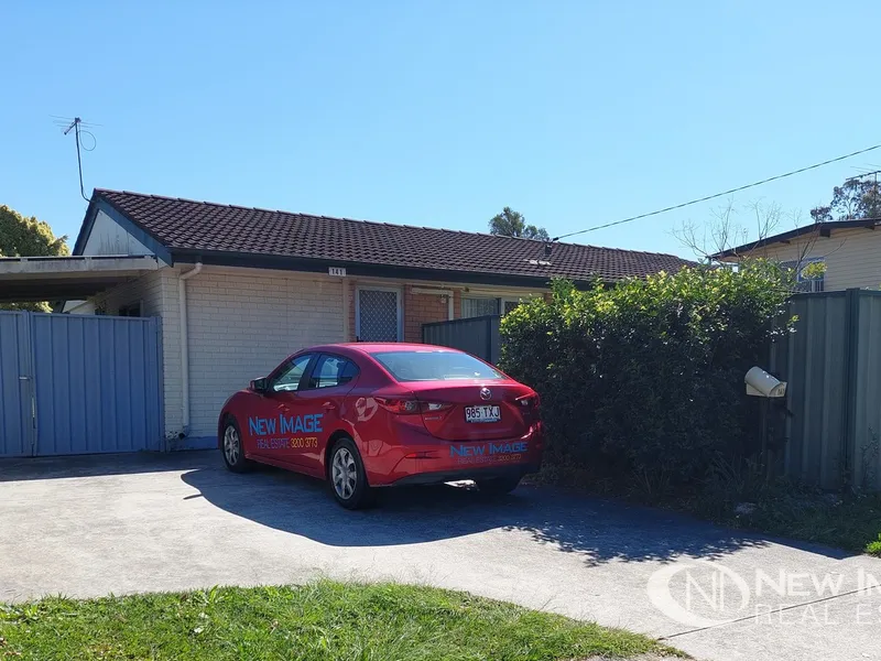 Neat 3 Bedder Plus large study in Marsden - Huge Fully Fenced Backyard