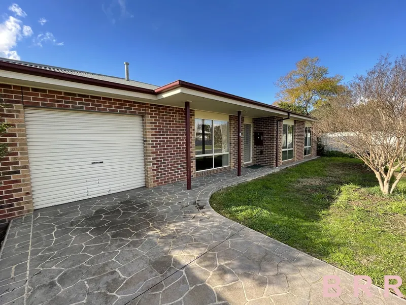 2 STAPLETON COURT