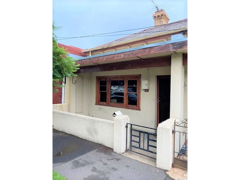 1 WEEK FREE RENT TO SUCCESSFUL APPLICANT Two Bedroom home in heart of Mt Alexander Road precinct. INSPECTION BY APPOINTMENT ONLY