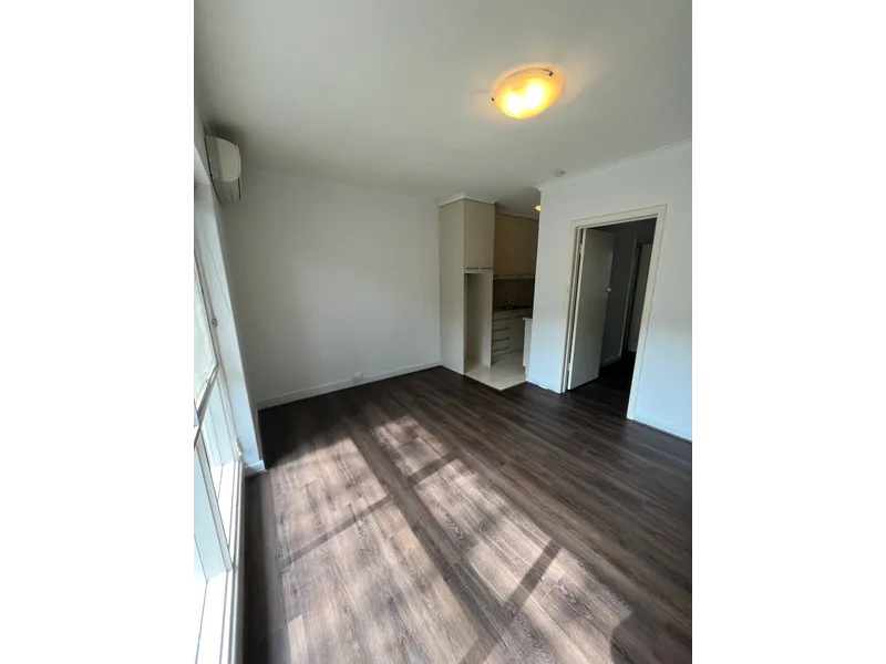 LOVELY ONE BEDROOM APARTMENT AVAILABLE | HODGES CAULFIELD