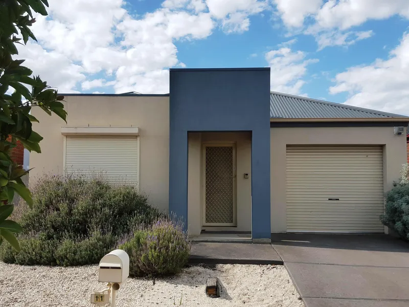 GREAT LOCATION IN CAROLINE SPRINGS!