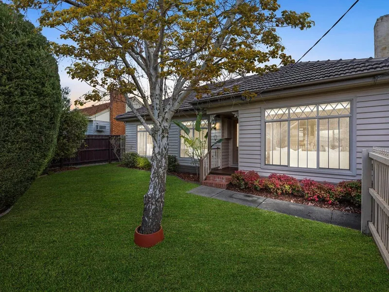 Gorgeous Freestanding Home with Parklands on Your Doorstep