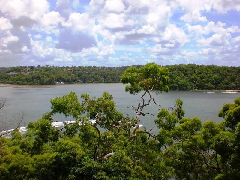 ONE BEDROOM FLAT WITH STUNNING WATER VIEWS