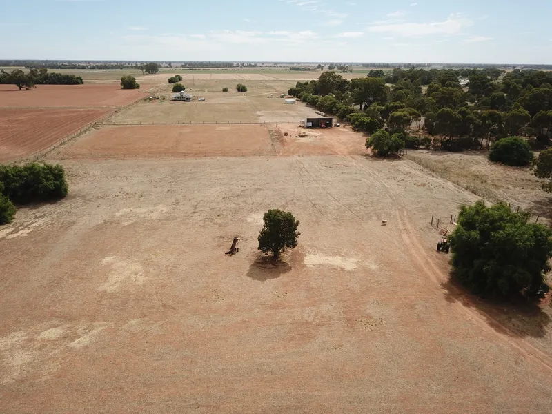 YALCA LIFESTYLE BLOCK      SHORT TRIP NORTH TO THE MURRAY RIVER 