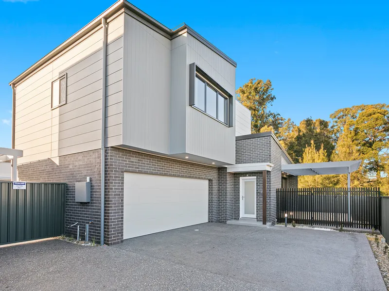 Luxurious, Brand New Townhouse