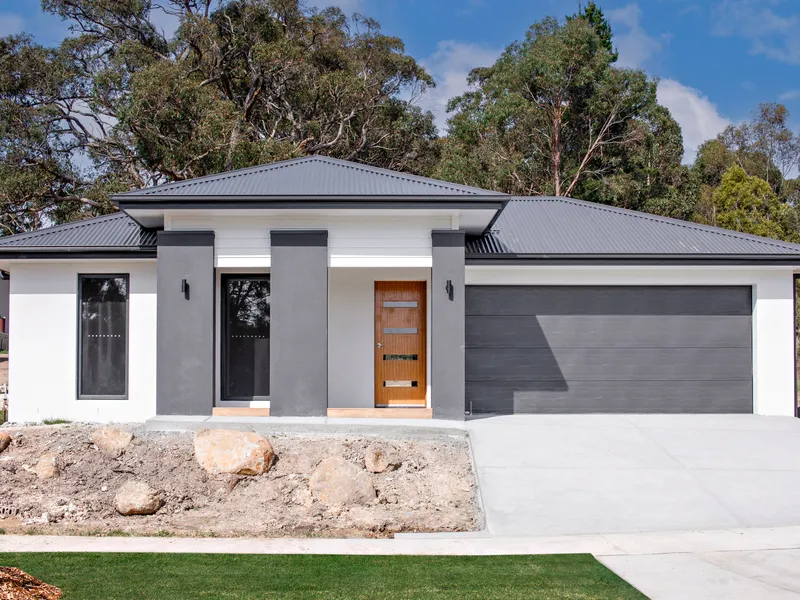FAMILY HOME IN THE FOREST EDGE ESTATE
