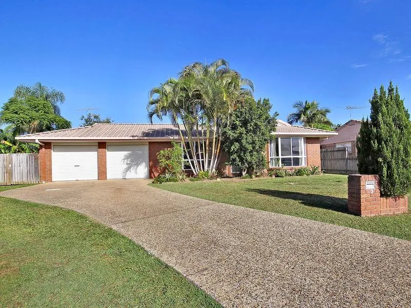 *****Comfortable Living with a Big Backyard 607m2 with side access*****