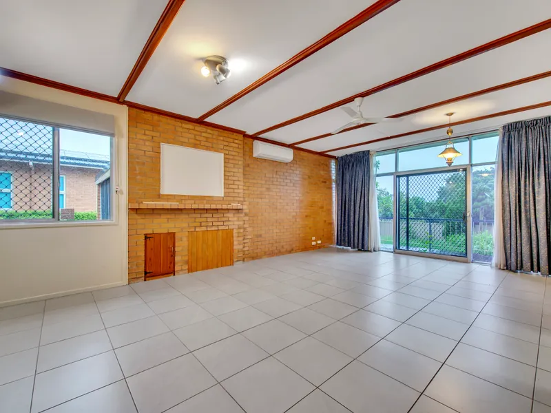 WELL PRESENTED HOME IN A GREAT LOCATION!