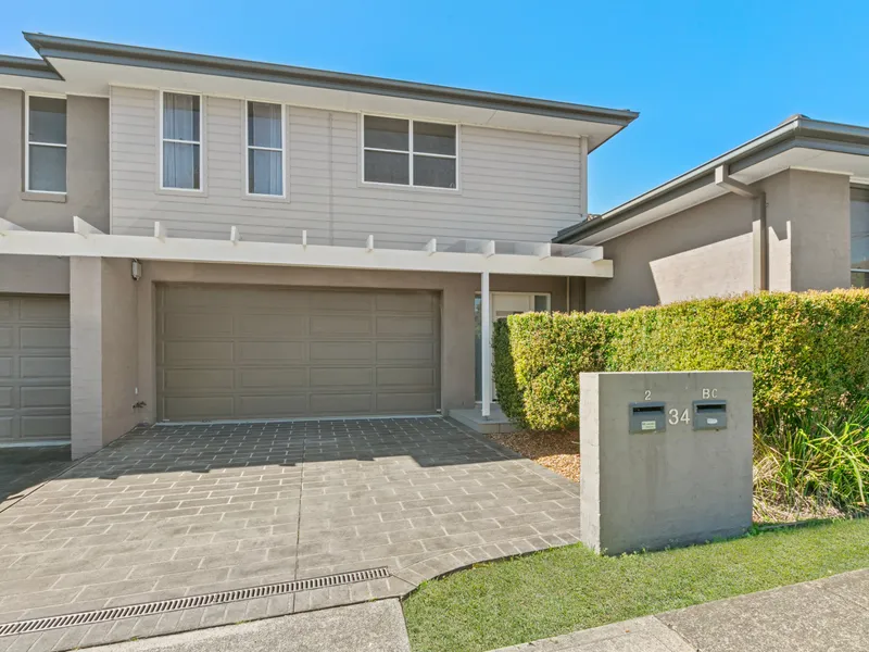 Modern Townhouse in Sought-After Caroline Bay