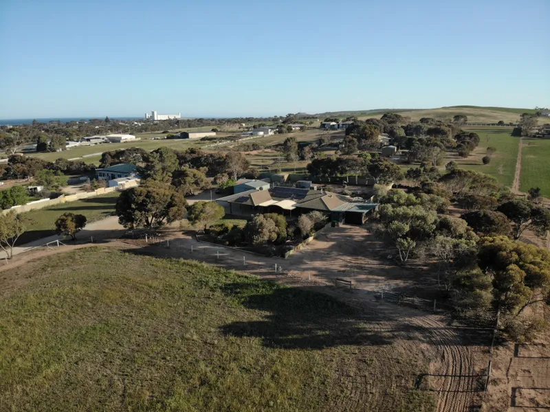 Rare acreage on the edge of town