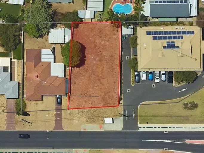 POTENTIAL PLUS & ONLY MINUTES TO THE COAST!