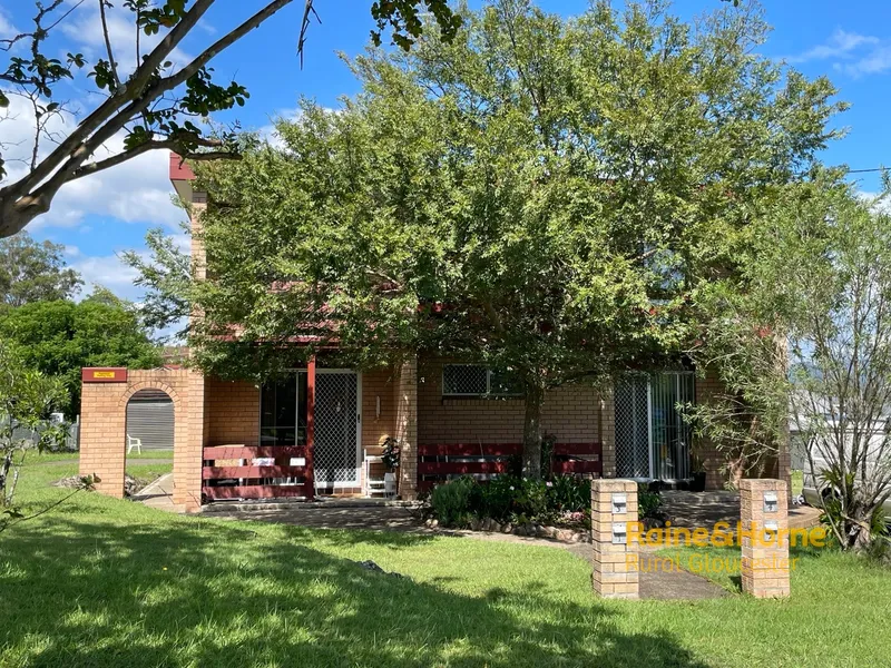 Compact Unit Close to Town