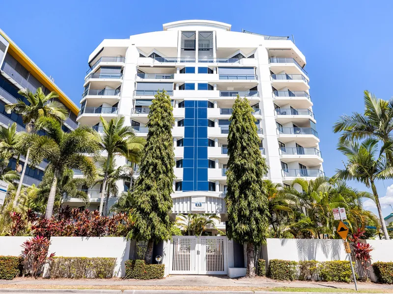 Esplanade Lifestyle Apartment - Prime Location