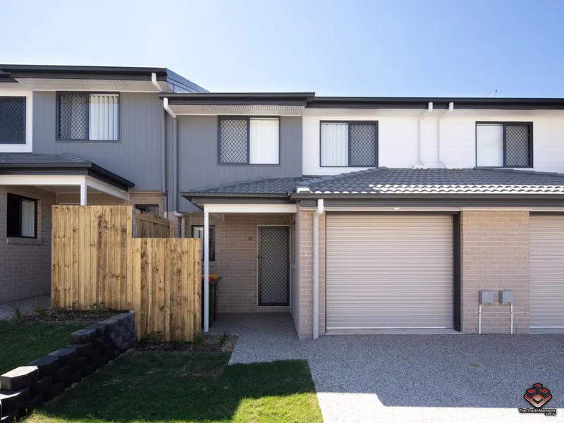 3 bed townhouse, full AC and pool in complex