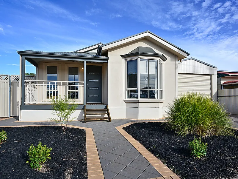 Modern Living in Desired Location!