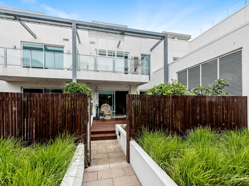 BEACHSIDE EDGECLIFF ELEGANCE