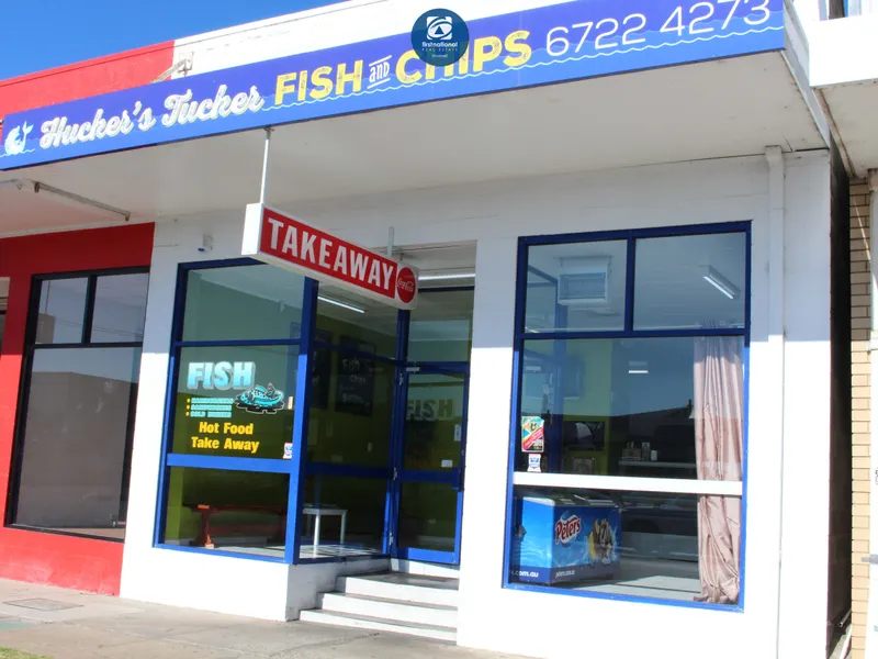 HUCKERS TUCKER TAKE AWAY