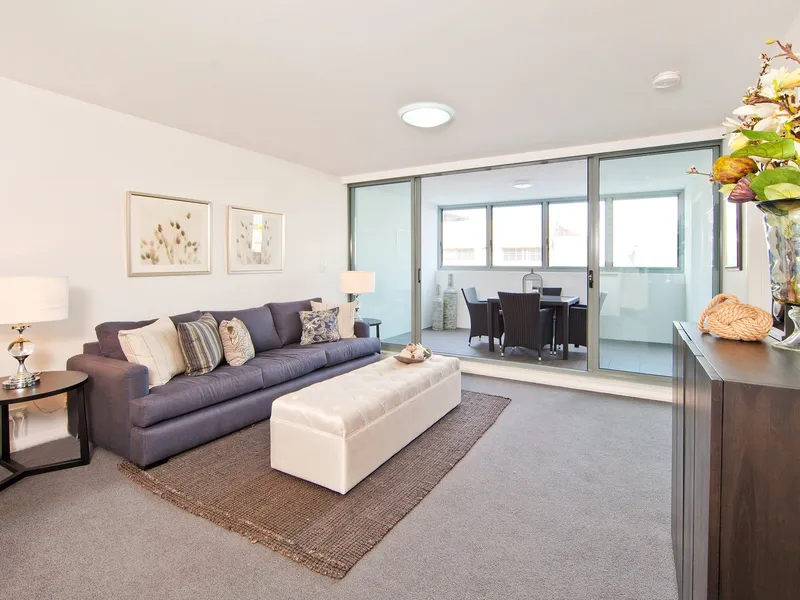 Beautiful One Bedroom Unit + Study