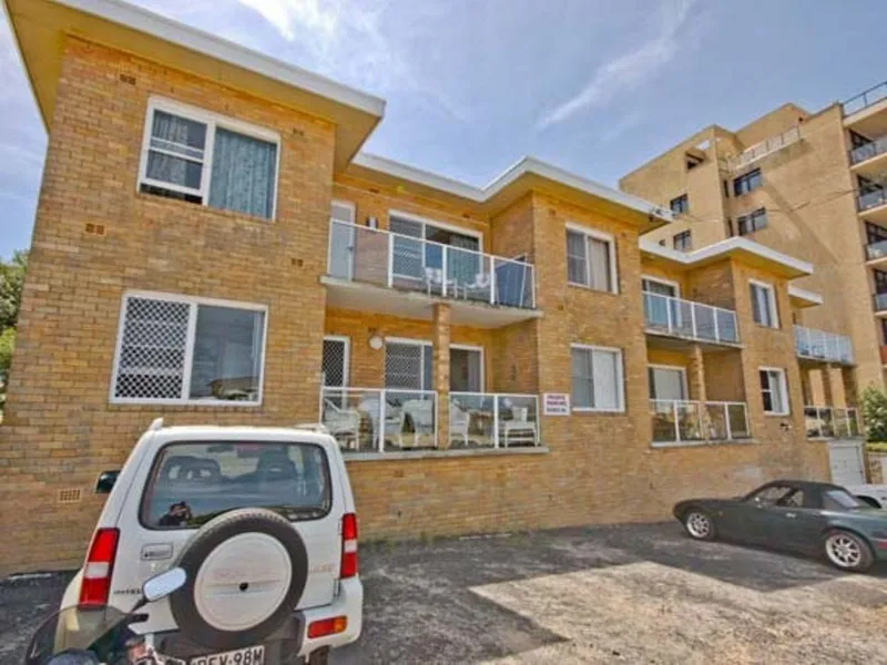 STROLL TO GOLDEN BEACHES