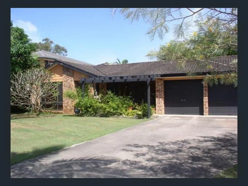 Spacious 4 Bedroom Home in Little Arrawarra
