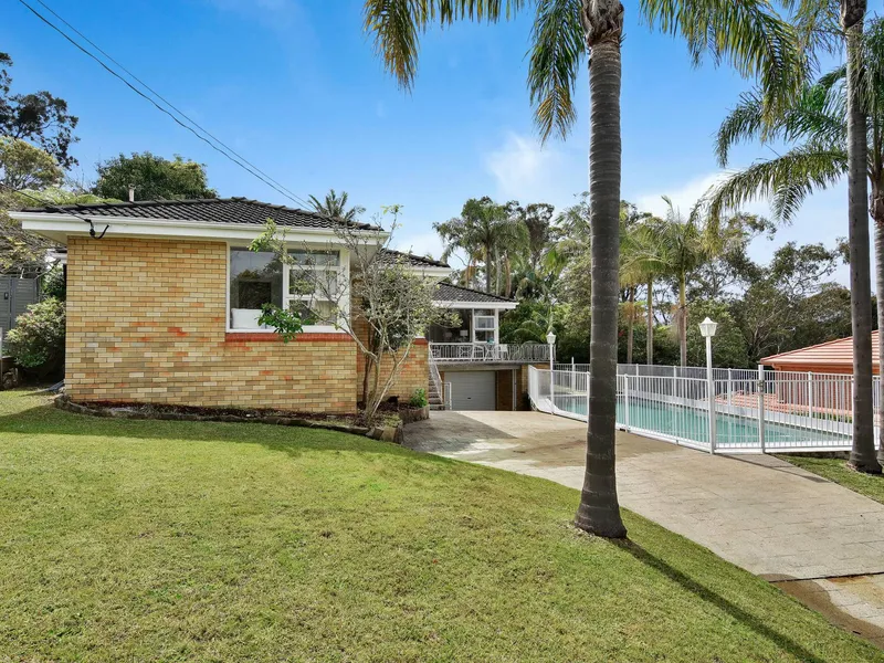 IDEAL FAMILY HOME IN TIGHTLY HELD POSITION