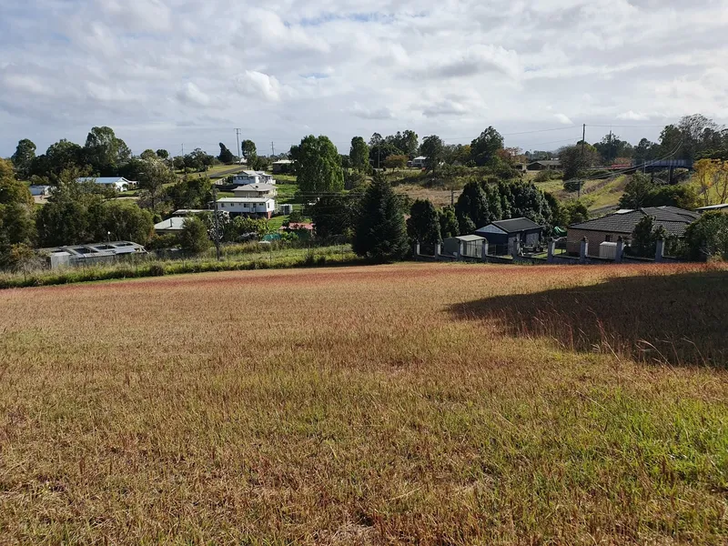 Peaceful position with a beautiful rural outlook and an easy walk to the school,  shops and the train.
