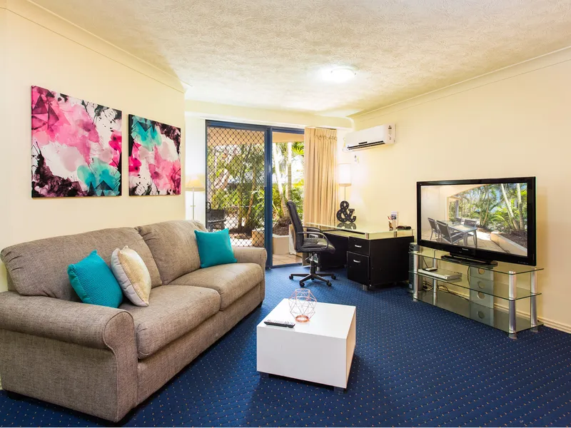 TURTLE BEACH: SPACIOUS FULLY FURNISHED 1 BEDROOM APARTMENT