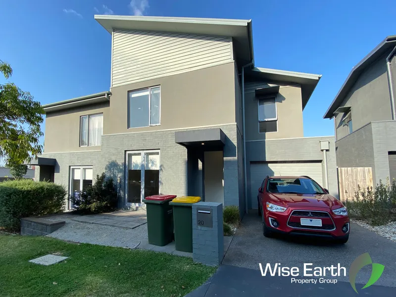 STYLISH 3 BEDROOM TOWNHOUSE