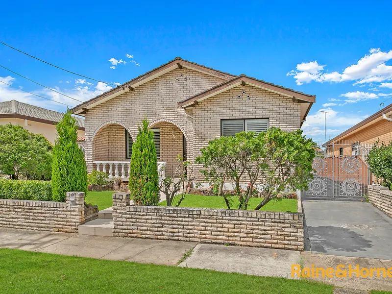 Charming Family Entertainer