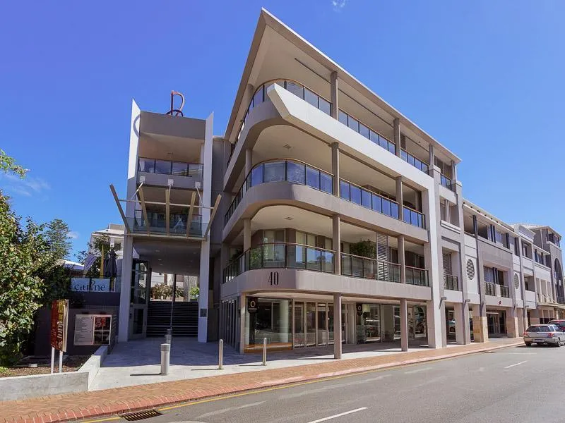 FANTASTIC APARTMENT - PARTLY FURNISHED - WITH POOL, GYM AND X2 SECURE CAY BAYS
