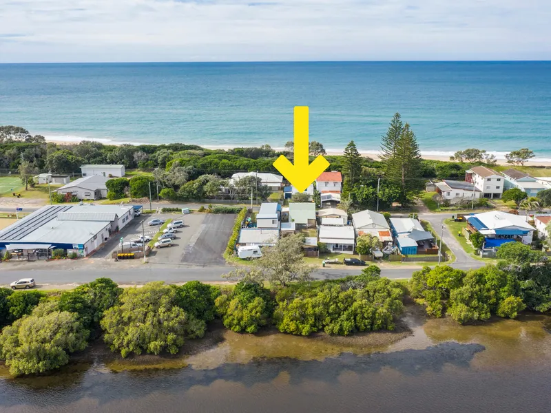 Furnished home in the Wooli village with river views