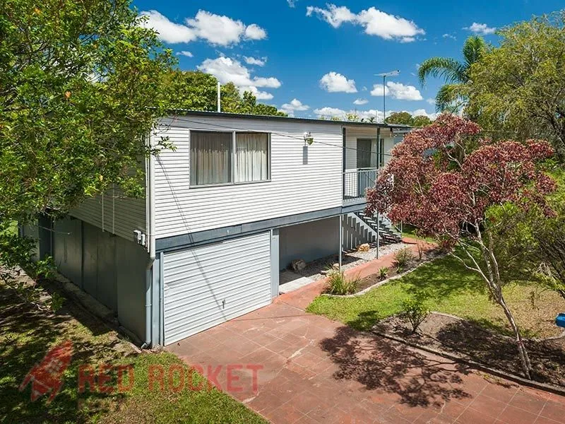 LARGE THREE BEDROOM FAMILY HOME