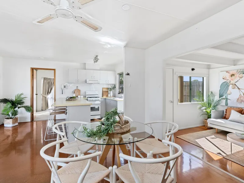Bright, Light & Brilliant Beach House!