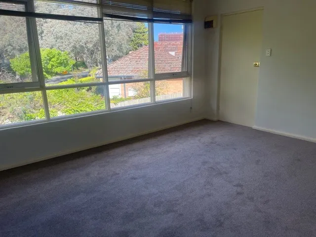 Freshly painted, brand new carpet and a lovely leafy outlook