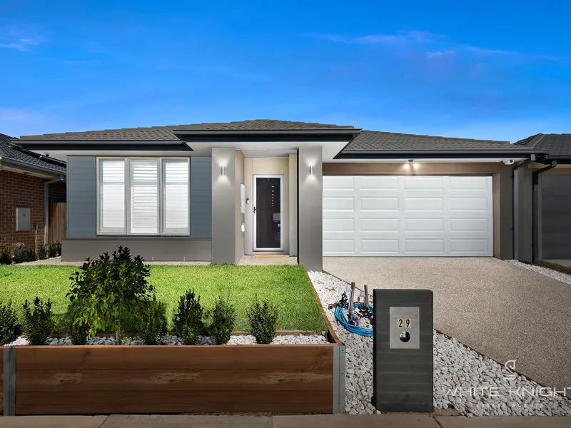 4 Bed, Rumpus, Designer Kitchen ,Solar Panels & Prime location-Ready to move in!