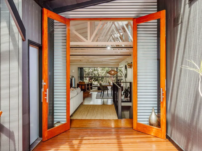 Three-bedroom house nestled in the treetops on the edge of Noosa National Park with tree canopy and birdlife as the backdrop of your everyday