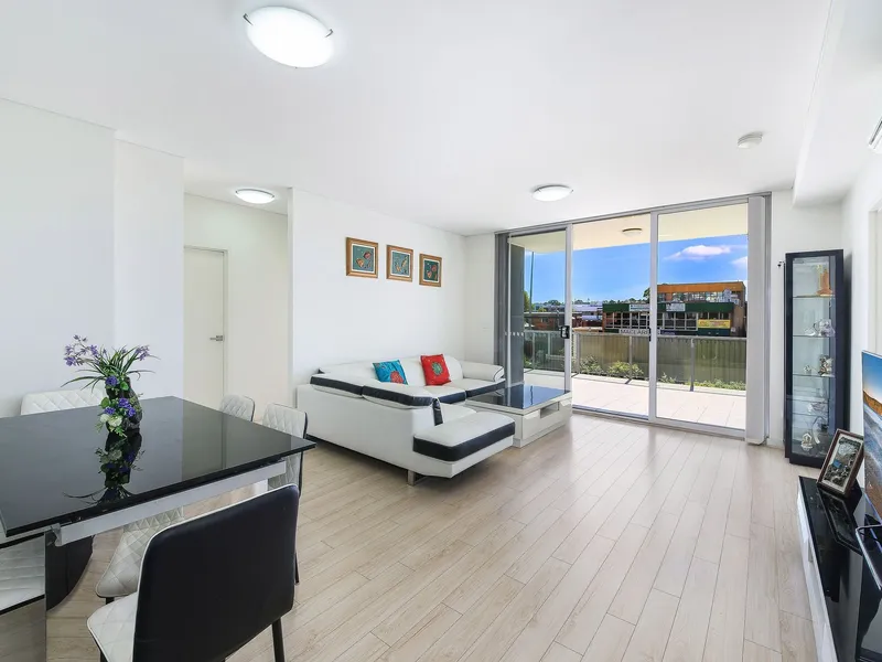 2 Beds Modern Apartment For Lease! Close To Everything You Want!