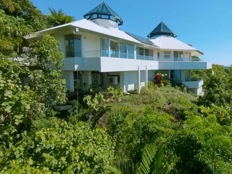 Mission Beach Trophy Home