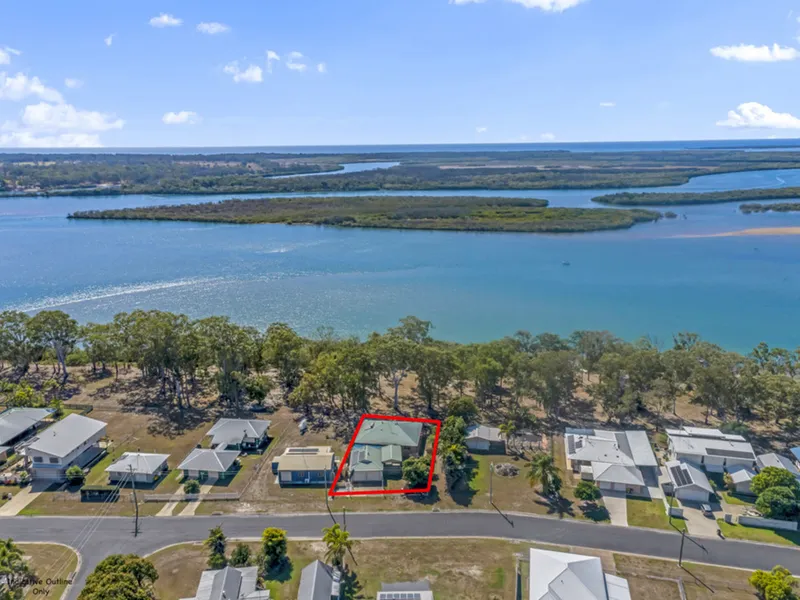 Lifestyle Location on the banks of Baffle Creek! Direct Water Access for Fishing, Boating & Crabbing! Perfect Holiday or Permanent Holiday Home!