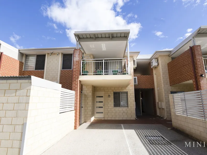 WELL PRESENTED APARTMENT IN THE NOOK OF HENRY STREET