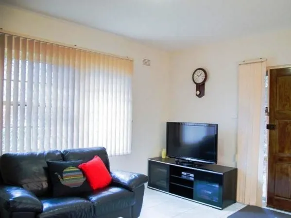 SPACIOUS THREE BEDROOM TOWNHOUSE! 