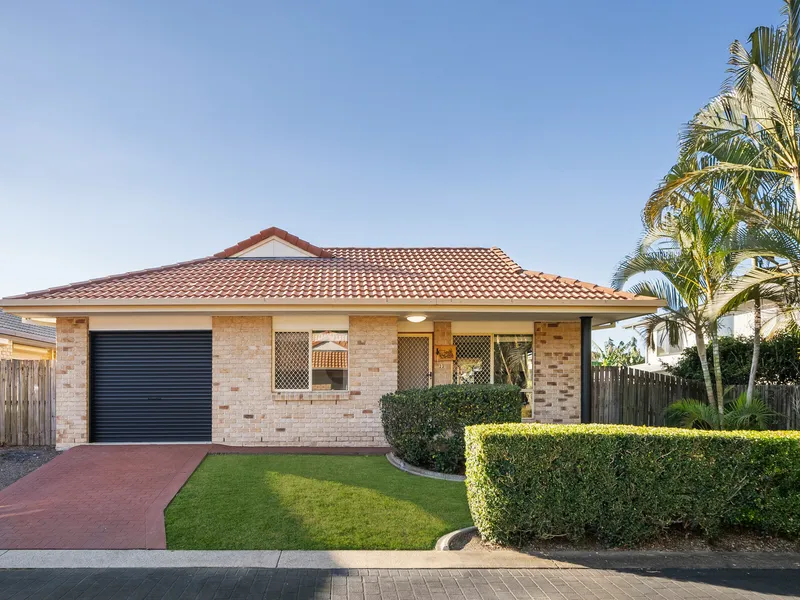 Conveniently Located Villa!